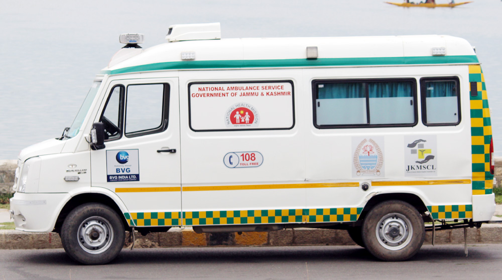 Atal Dullo reviews working of 102/108 Ambulance Service in J&K – Press  Trust Of Kashmir